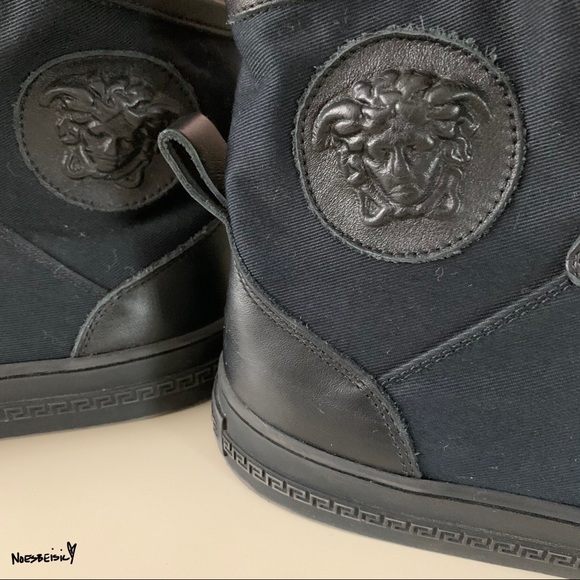 🚫SOLD•G®️🅰️ℹ️LED🚫 Versace High-Top Sneakers - Picture 6 of 11